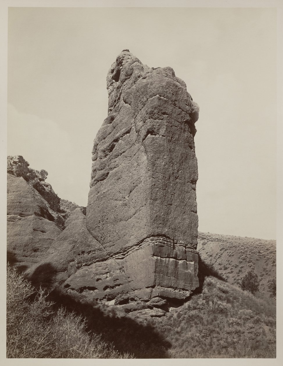 Sentinel Rock, Echo Canyon, Utah, 1873-74 af Carleton E. Watkins
