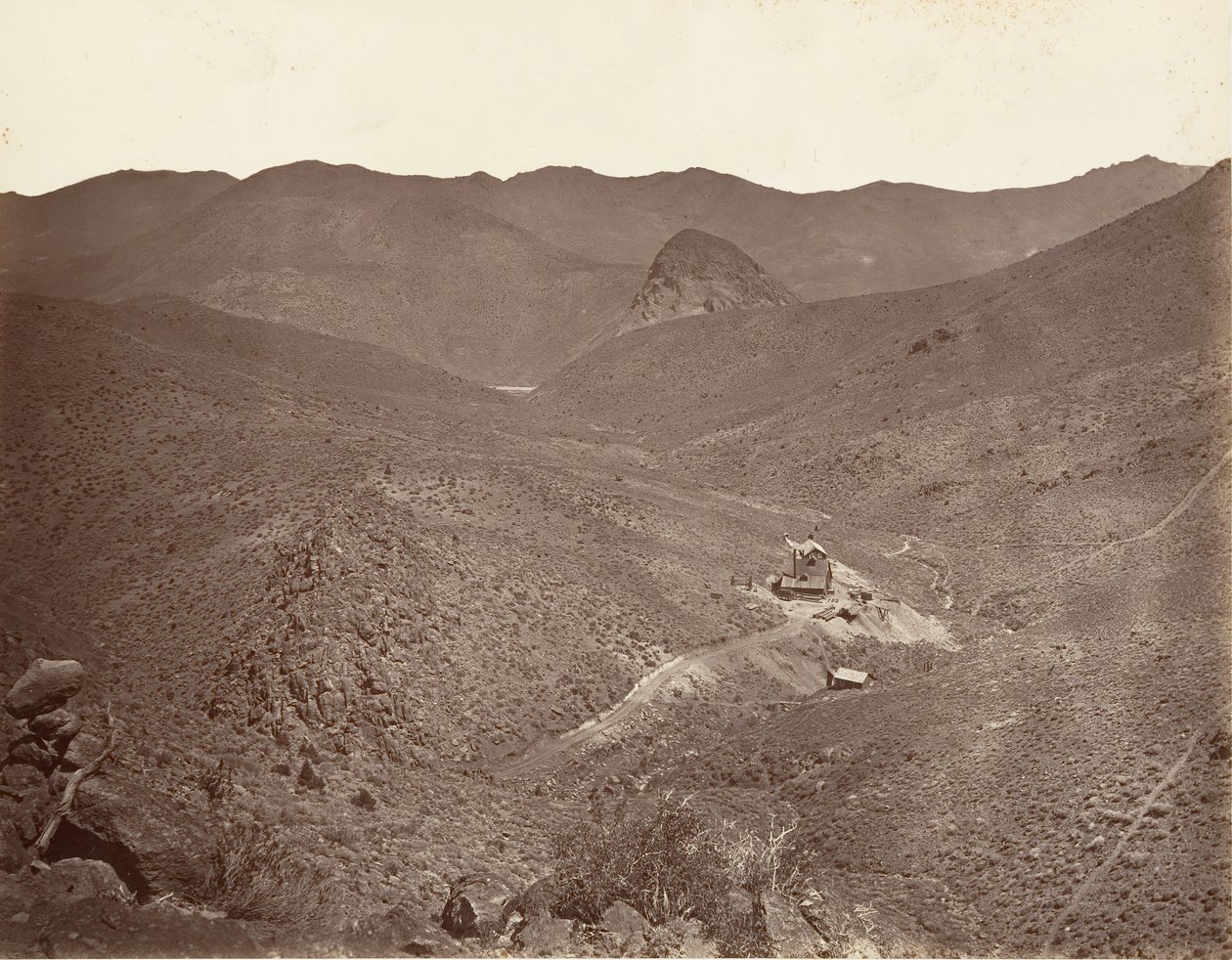 Sutro Tunnelskakt nr. 2, 1875, trykt ca. 1876. af Carleton Emmons Watkins