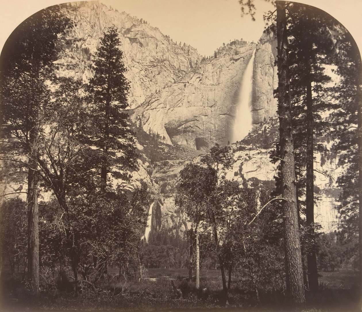 Yosemite efterår. Ned i dalen. 2637 Ft., 1861. af Carleton Emmons Watkins