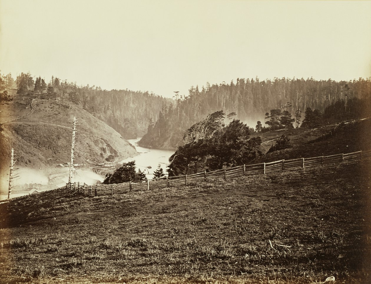 Albion River, Mendocino County, Californien af Carleton Watkins