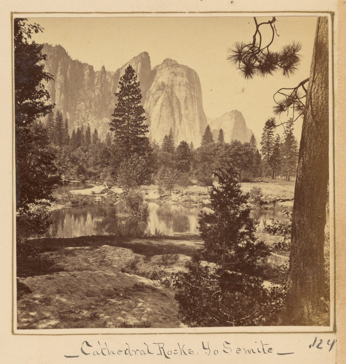 Katedralklipperne, 2600 fod af Carleton Watkins