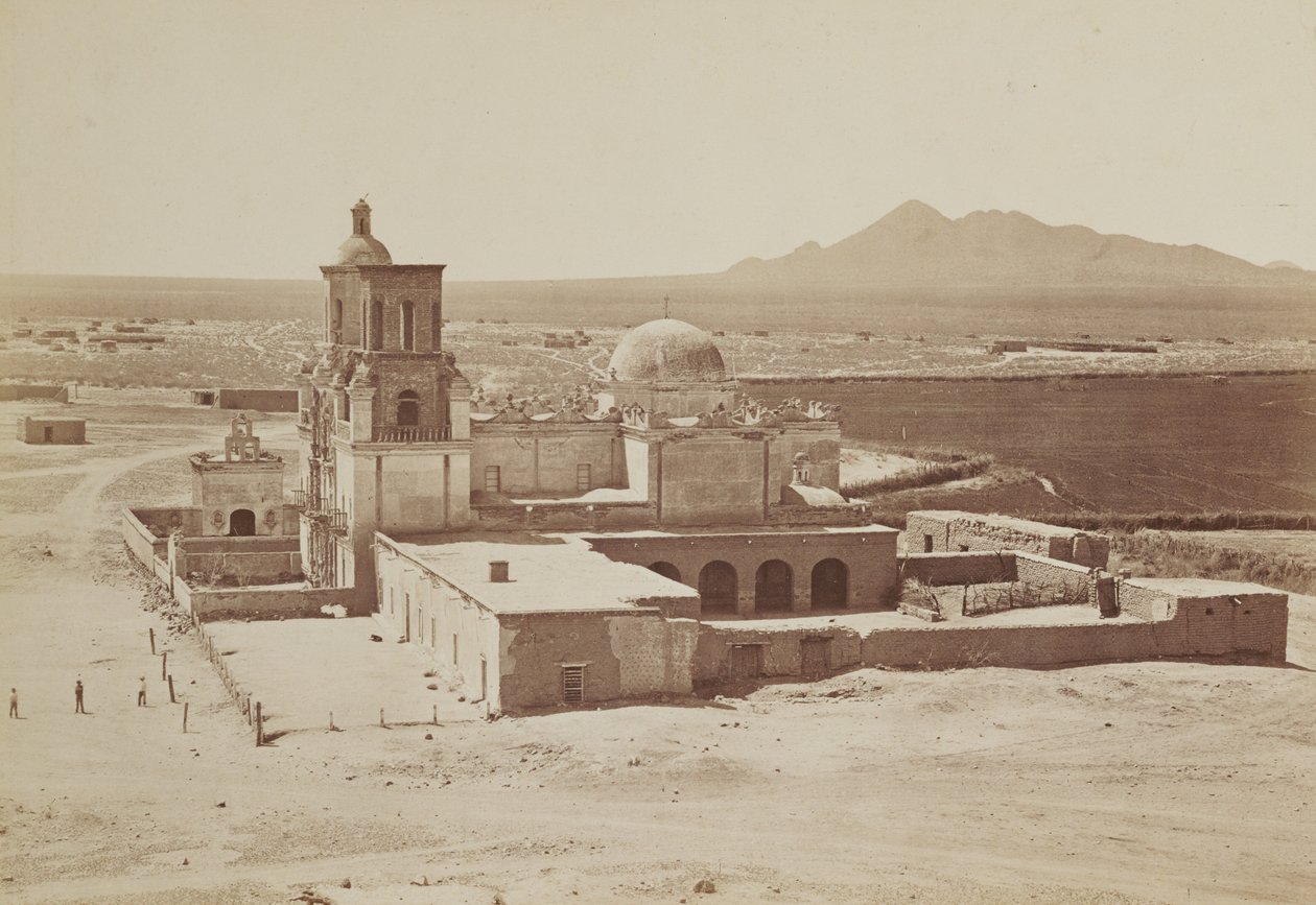 Oversigtsbillede af San Xavier-missionen, Arizona af Carleton Watkins