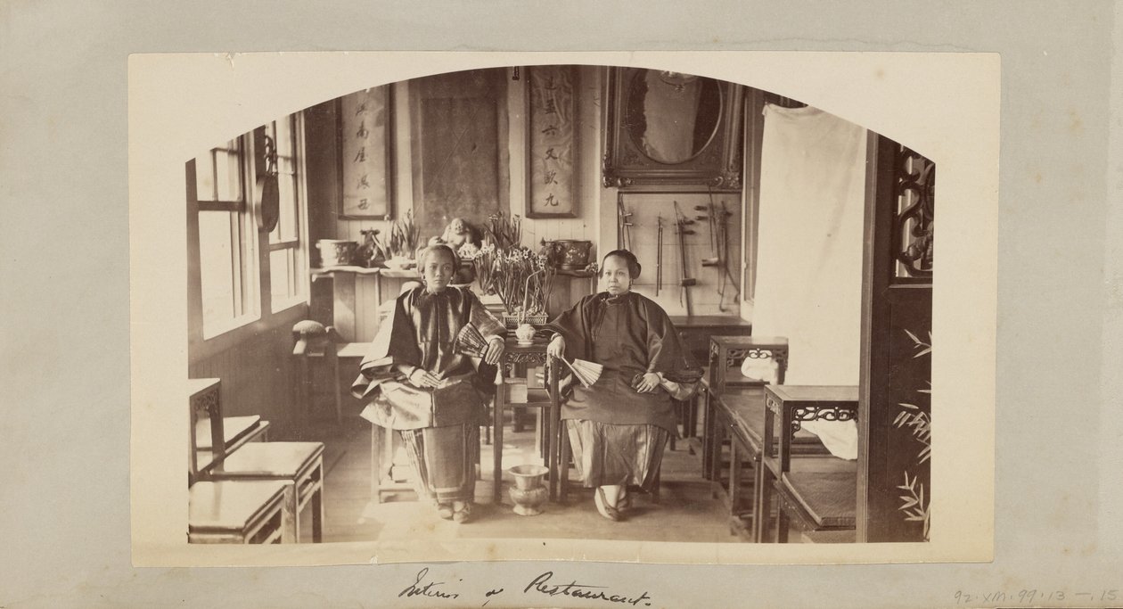Interiør af restaurant [Chinatown, San Francisco] af Carleton Watkins