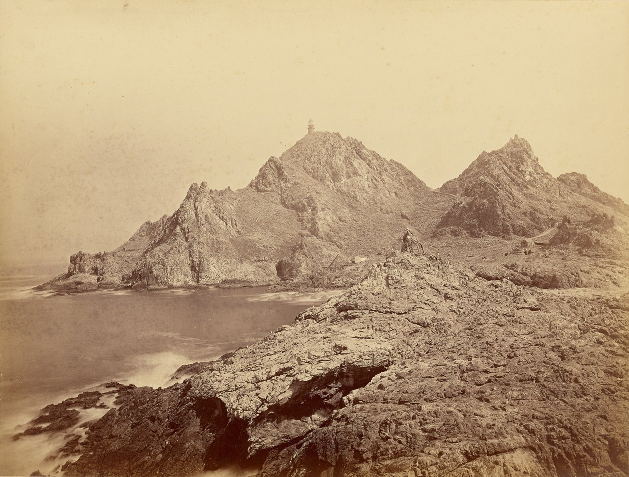 [Fyrtårn, Farallonøerne] / [Ved Farallones] af Carleton Watkins