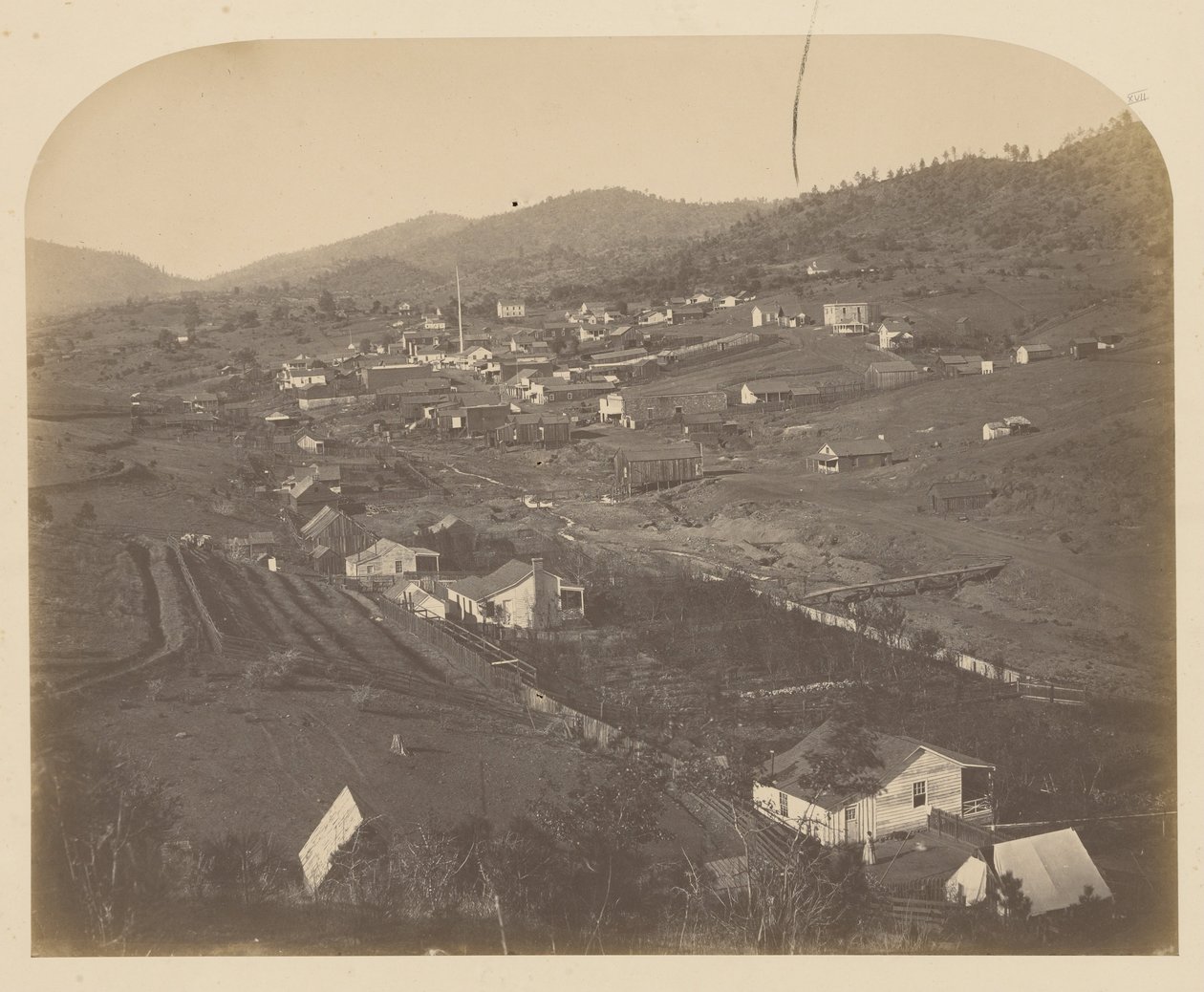 Mariposa - øst af Carleton Watkins