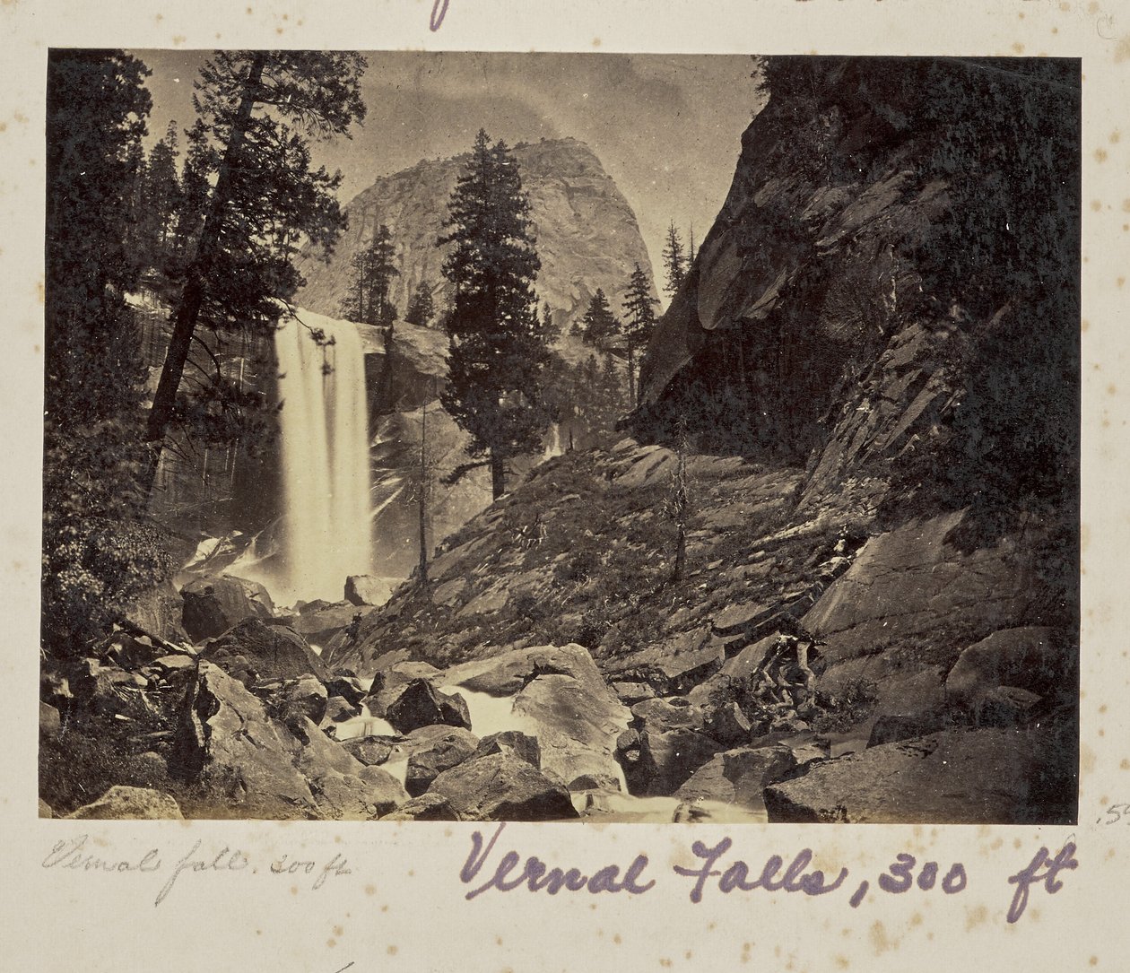 Piwyac - Vernal Falls - 300 fod, Yosemite Valley, Mariposa County, Californien (nr. 21) af Carleton Watkins