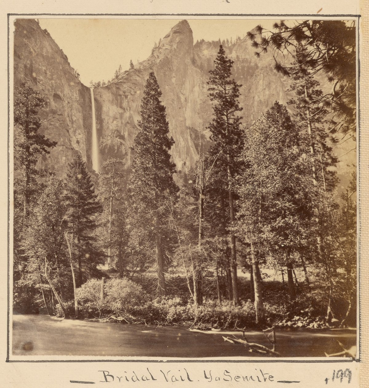 Pohono eller Brudesløret, 900 fod af Carleton Watkins