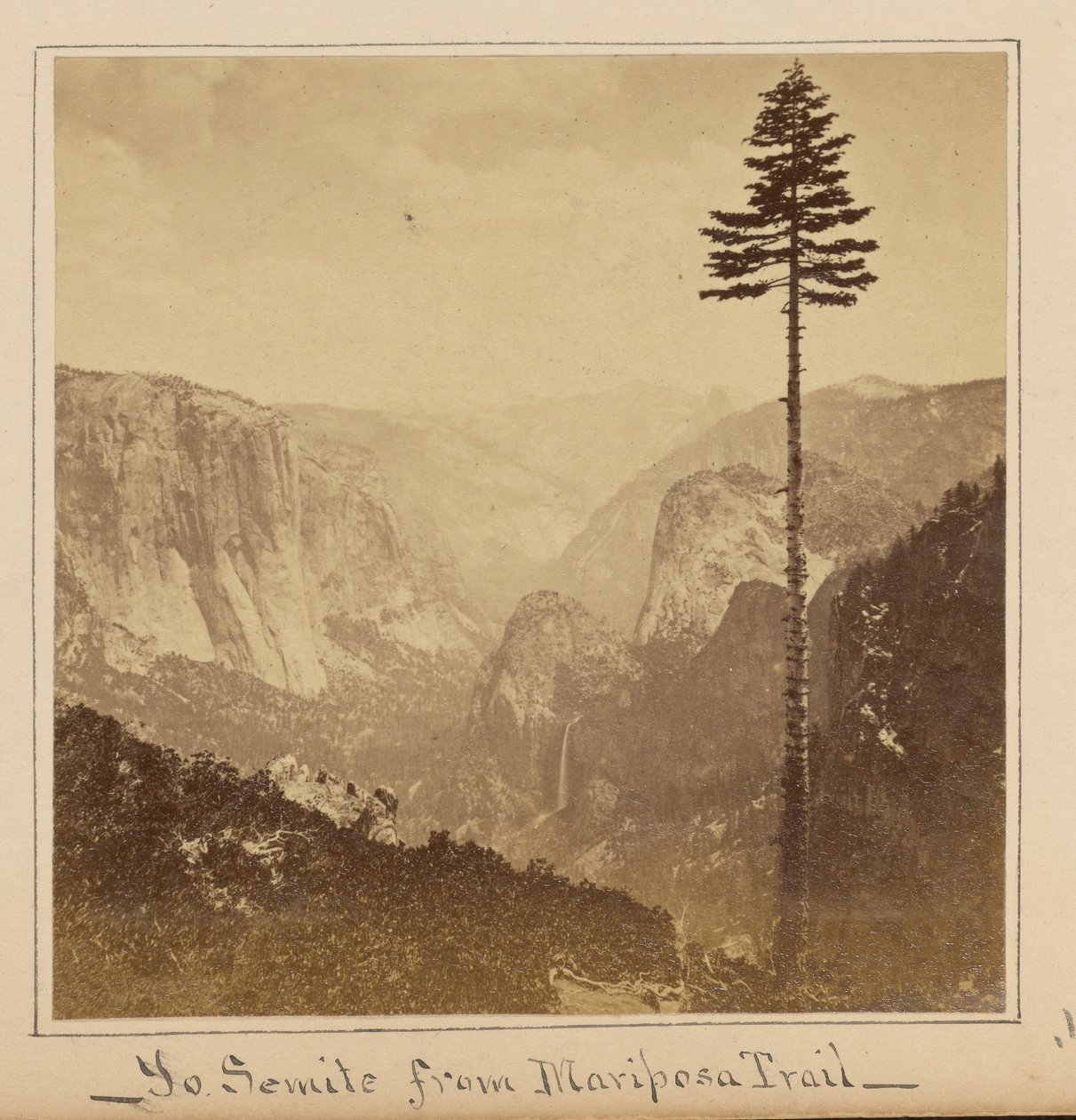 Yosemite-dalen fra «Best General View», Mariposa Trail af Carleton Watkins