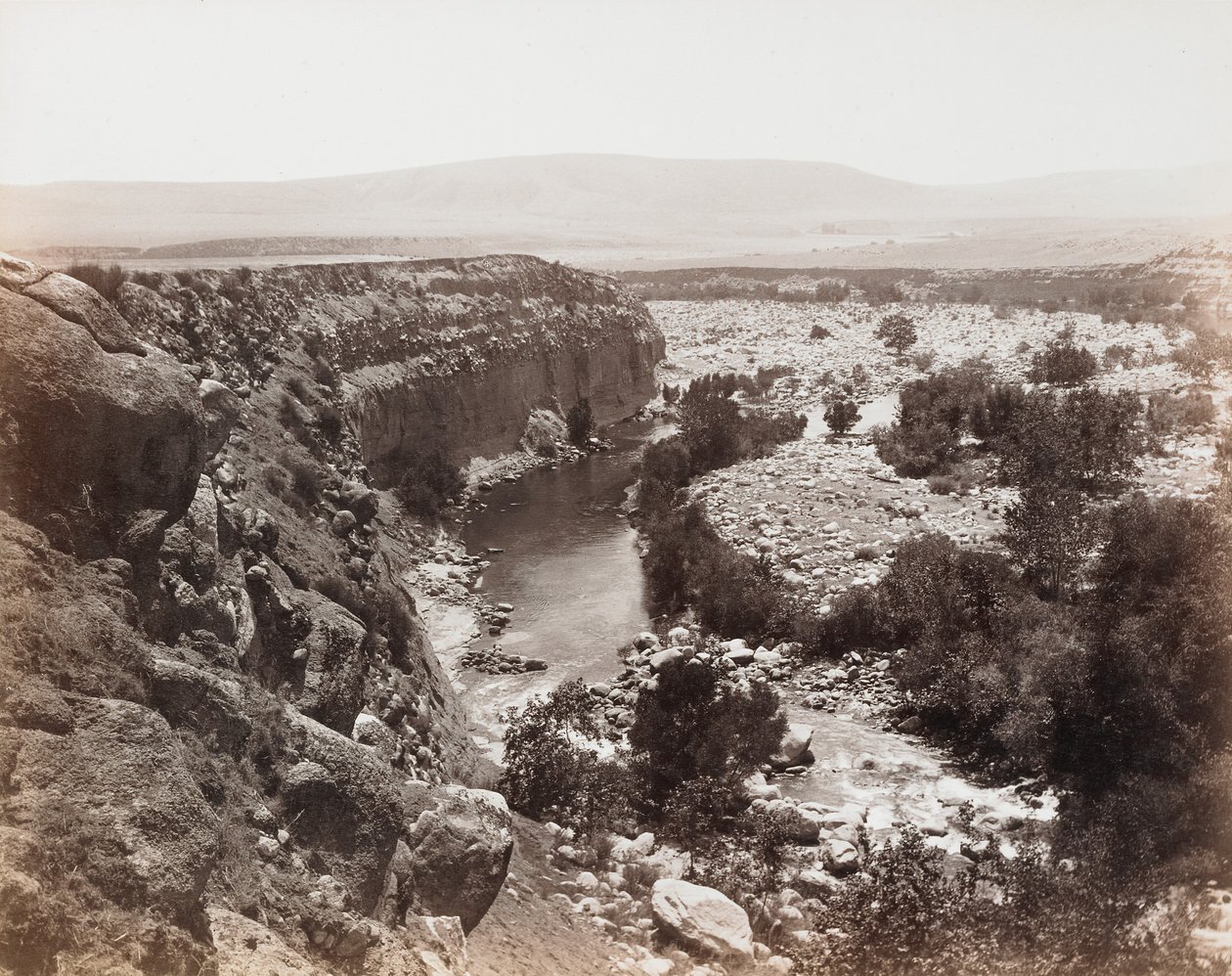 Uden titel [landskab med bæk] af Carleton Watkins
