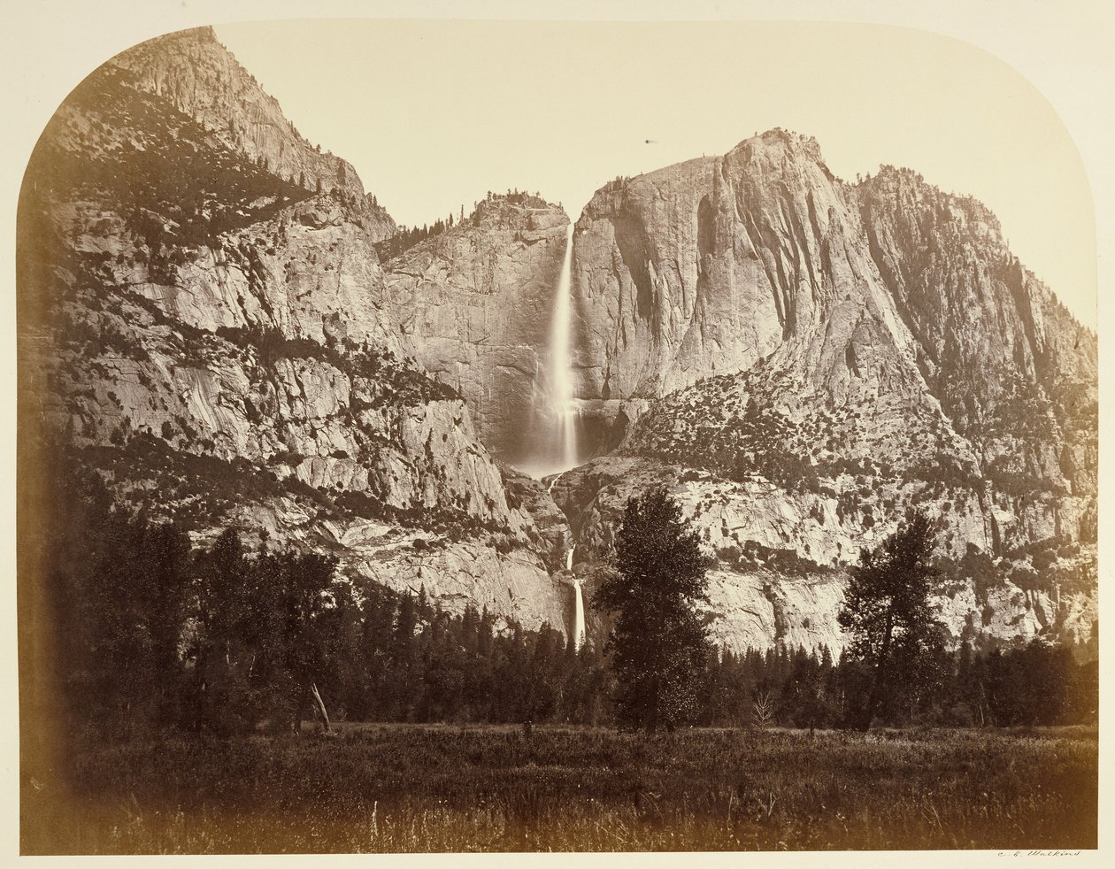 Yosemite-vandfaldene (set forfra), 2477 fod. af Carleton Watkins