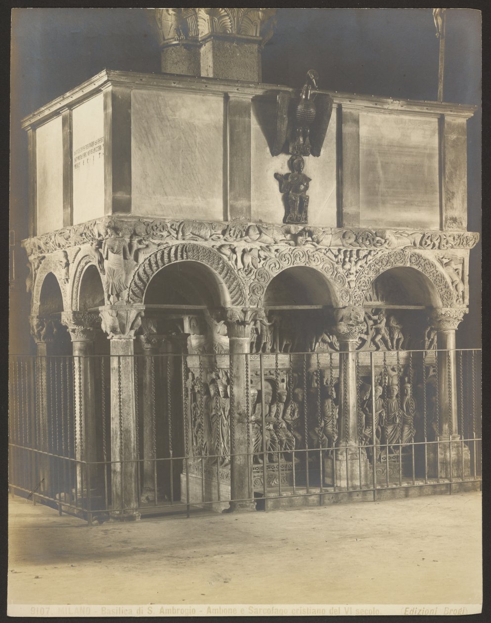 Milano - S. Ambrogio-basilikaen - kristen ambo og sarkofag fra det 6. århundrede af Carlo Brogi