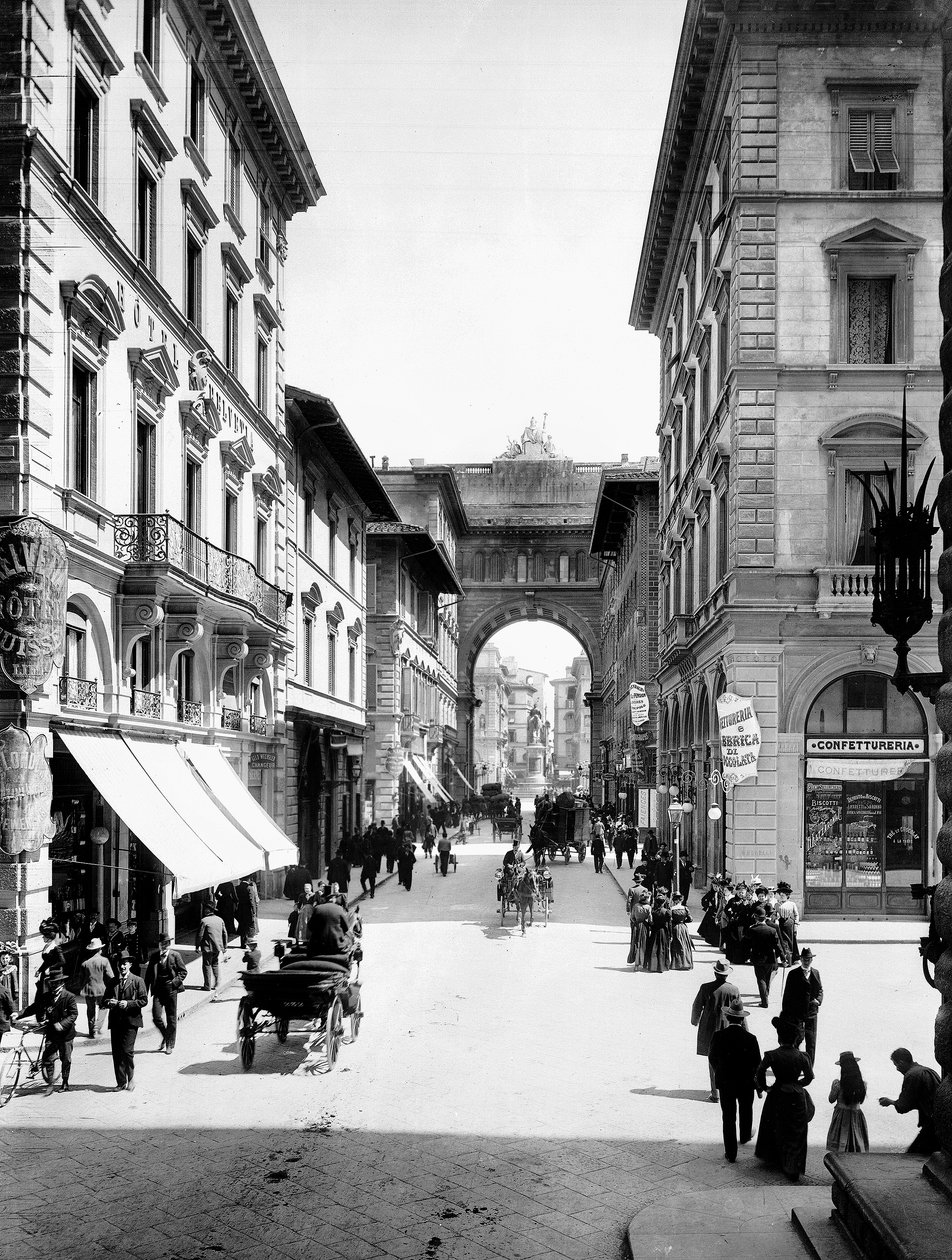 Via Strozzi, Firenze, ca. 1890 (s/h-foto) af Carlo Brogi