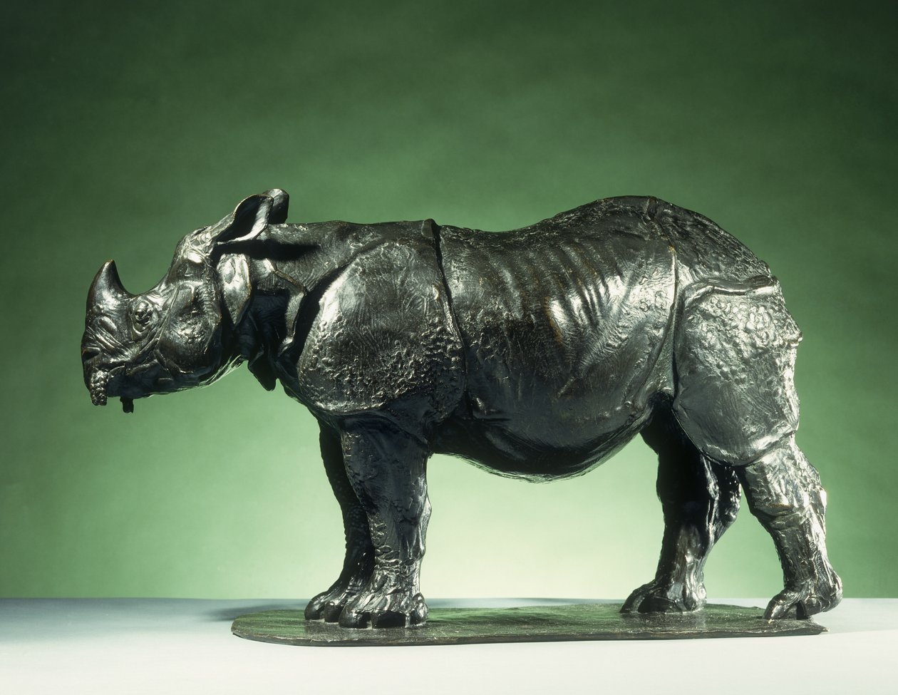 3 år gammelt næsehorn; Rhinoceros de 3 Ans, ca. 1910 (bronze med sort brun patina) af Carlo Bugatti