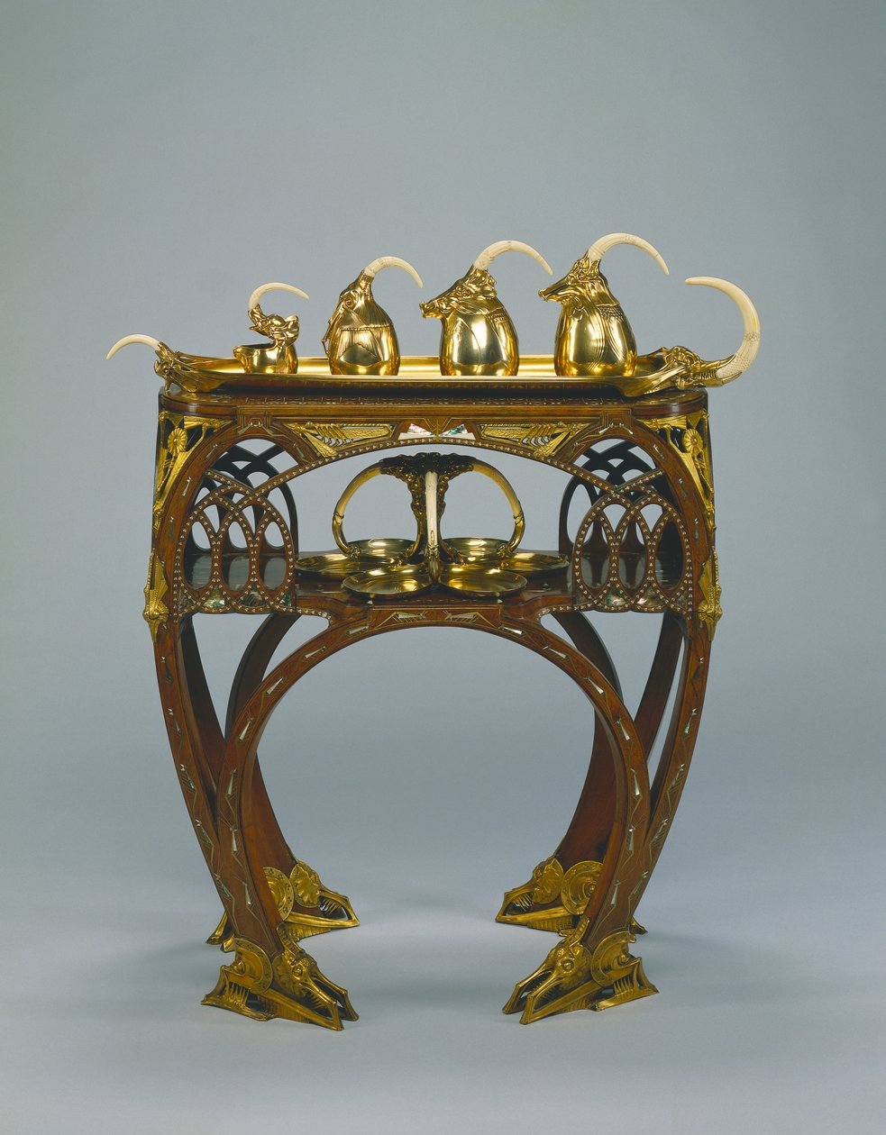 Bakke med flødekande, overdækket sukkerskål, tekande, varmtvandskande og salver, udført af Adrien-Aurélien Hebrard af Carlo Bugatti