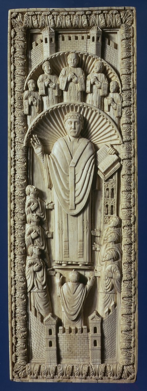 En ærkebiskop blandt sit kor, ca. 875 e.Kr. (elfenbenspanel) af Carolingian School