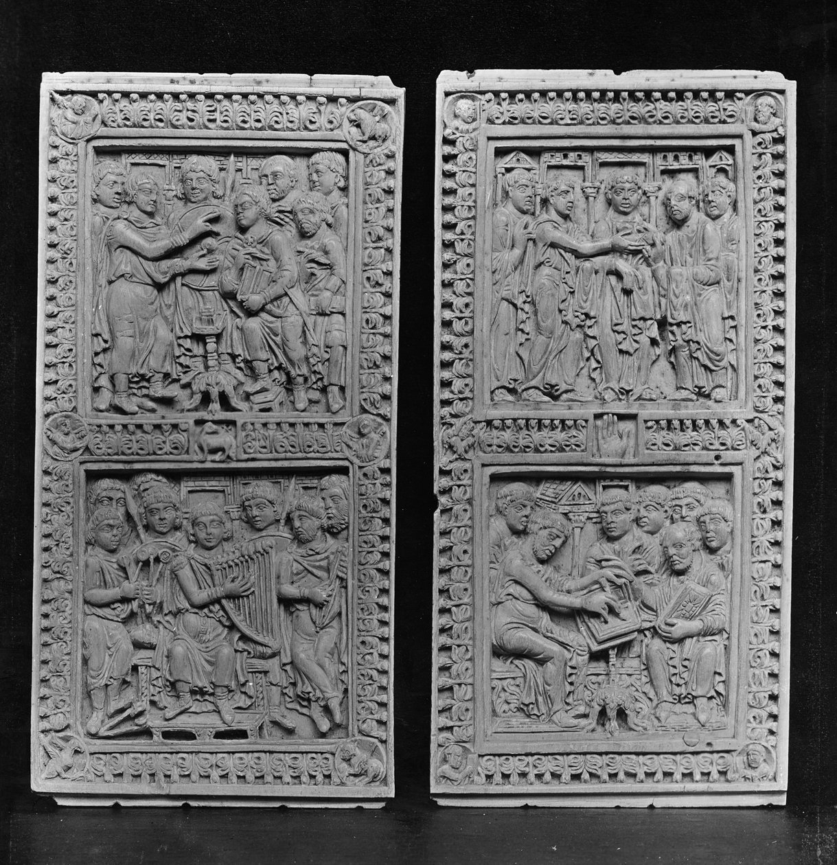 MR 370-371 Kong David beordrer og synger Salmerne; Sankt Hieronymus beordret af pave Bonifatius til at redigere salmerne, bogomslagstavler, tysk, Rhinskolen, fra Aix la Chapelle, fra Dagu af Carolingian School