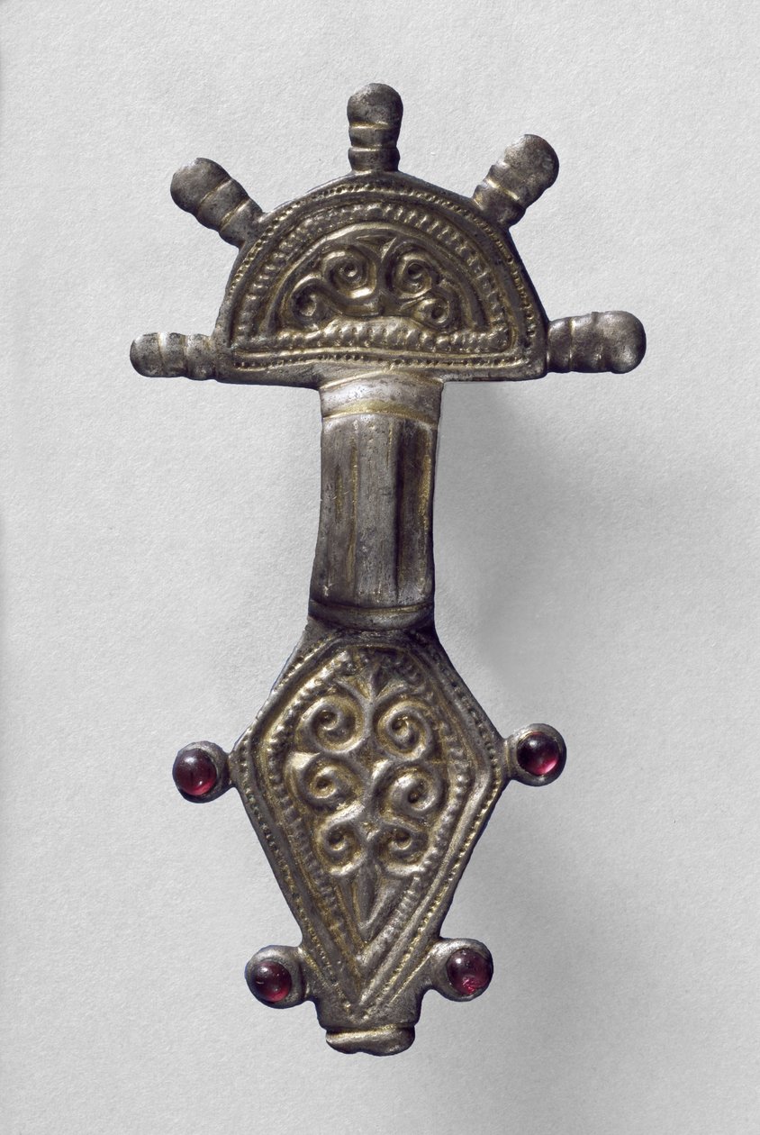 Broche med strålehoved, fra Marchelepot, Somme, sandsynligvis karolingisk, ca. 7.-10. århundrede (forgyldt kobberlegering) af Carolingian School