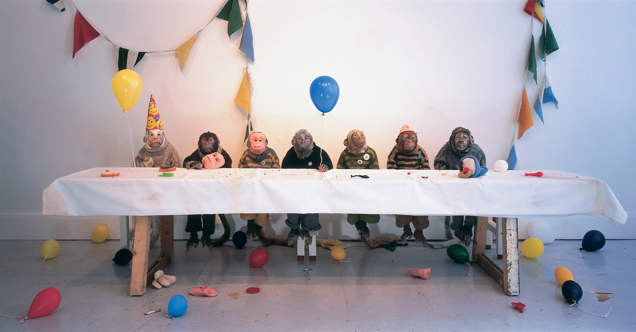 Singerie, 2004 (jesmonit, pels, uld, træ, festtilbehør) af Cathie Pilkington