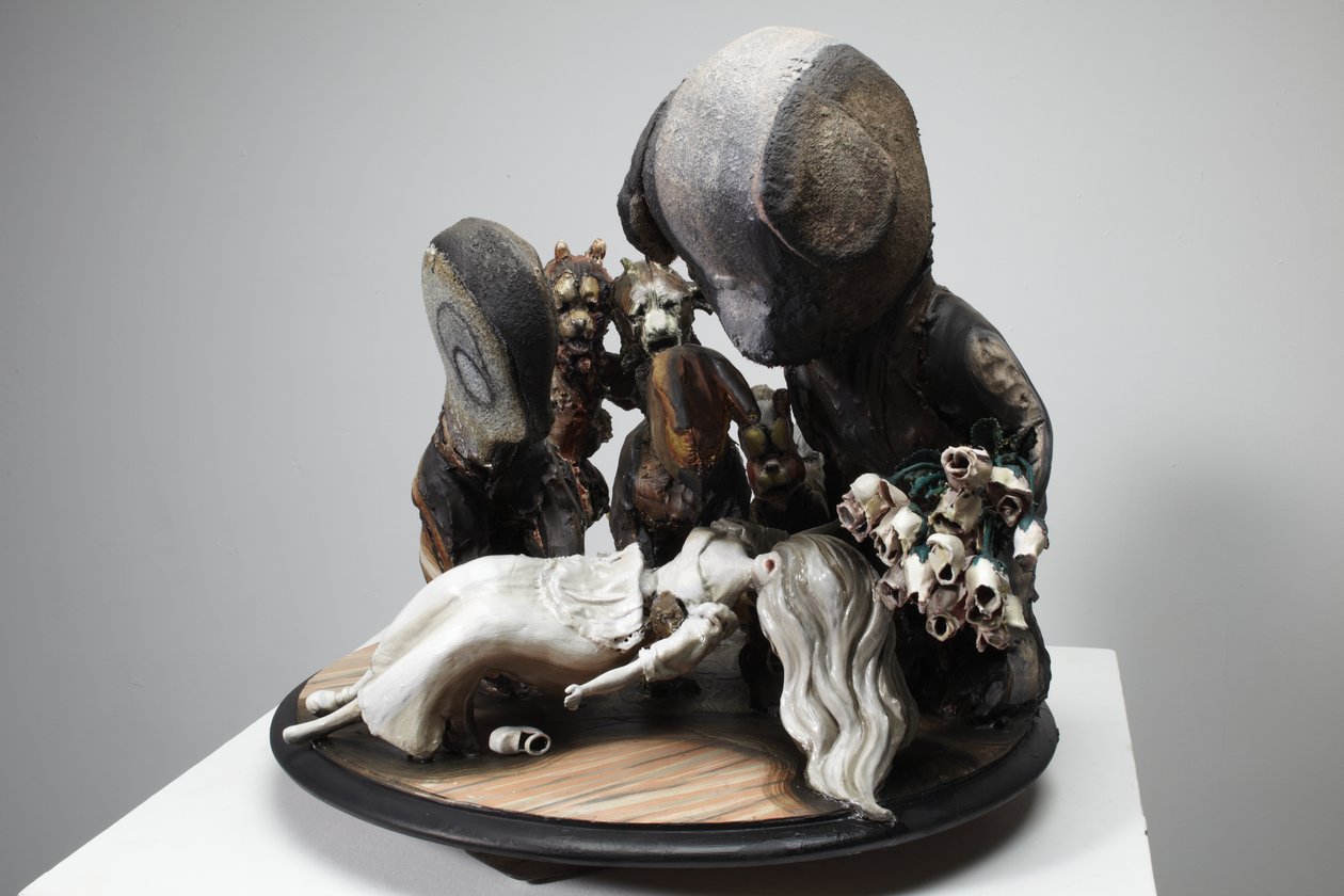 Snow White, 2010 (træ, linoleum, gips, ler, stof, maling) af Cathie Pilkington