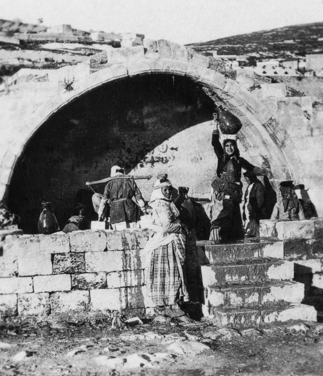 Jomfrufontænen, Nazareth, Palæstina, c1927-c1931 af Cavanders Ltd