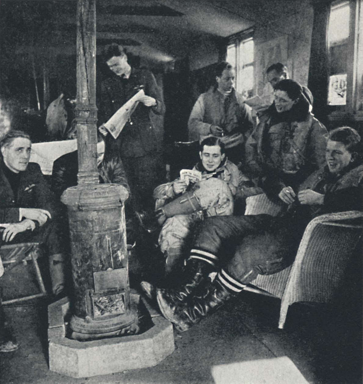Ved beredskab, 1941 af Cecil Beaton