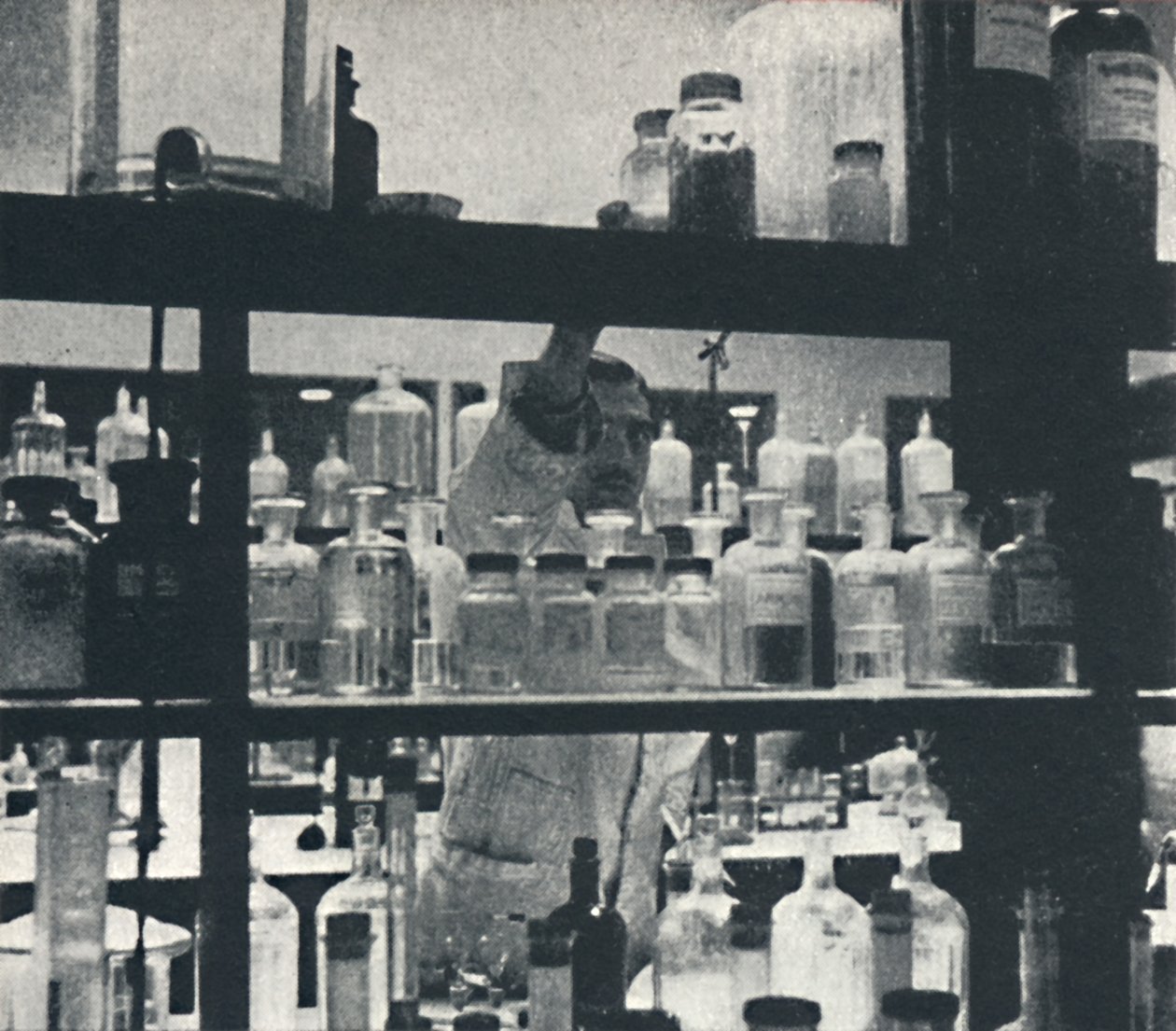 Eksperimentelt laboratorium: flyfabrik, 1941 af Cecil Beaton