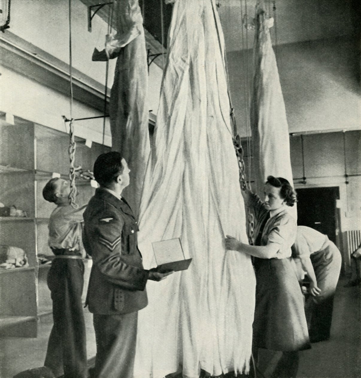 Parachute Packers, c1943. af Cecil Beaton