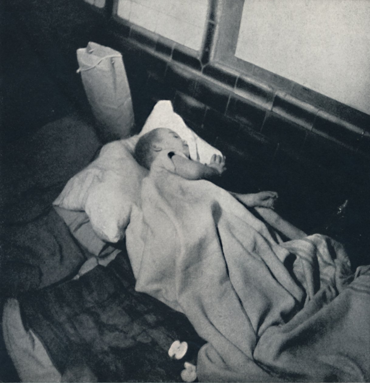 Sovende baby, 1941 af Cecil Beaton