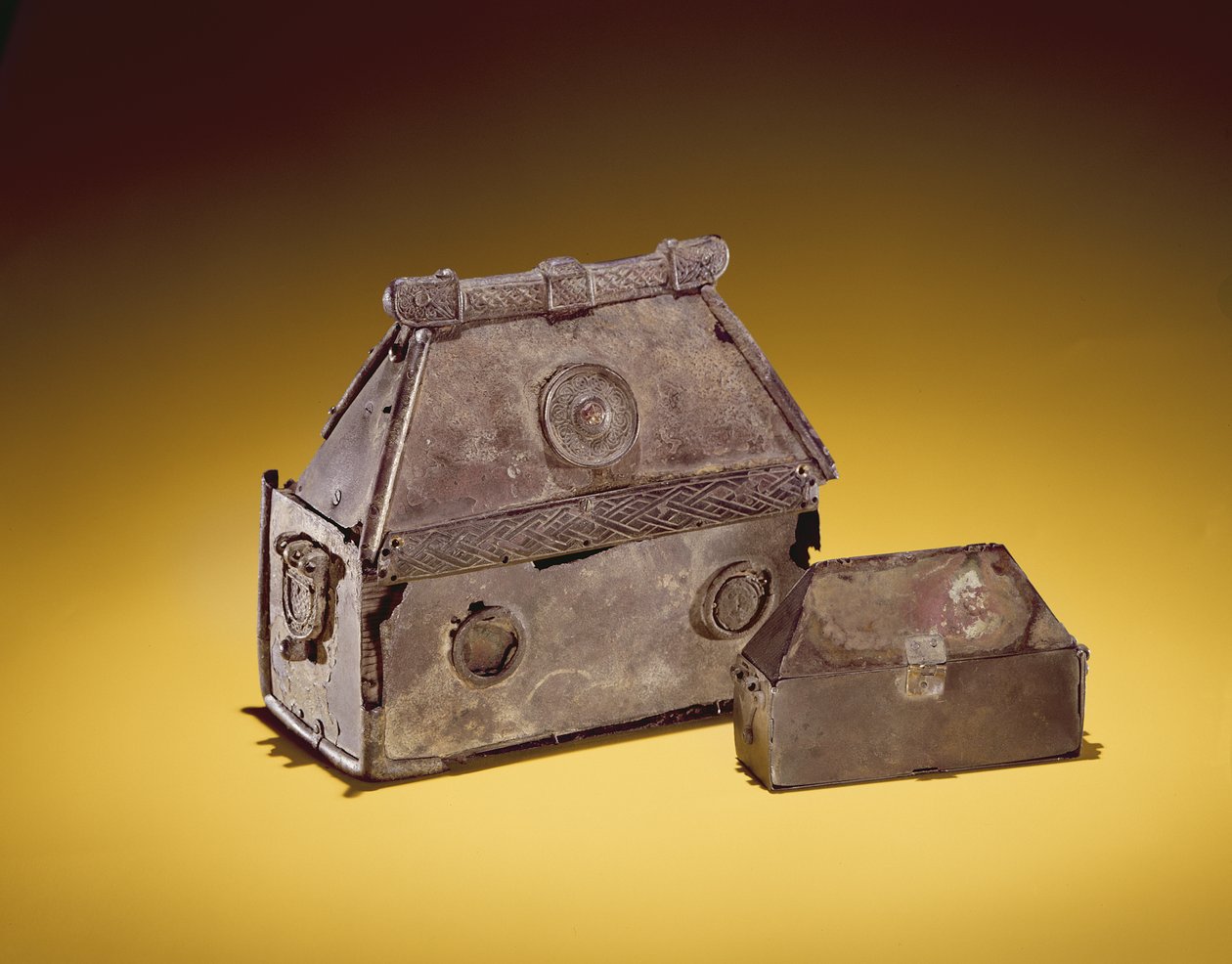 To gravformede helligdomme, Lough Erne, County Fermanagh (bronze) af Celtic