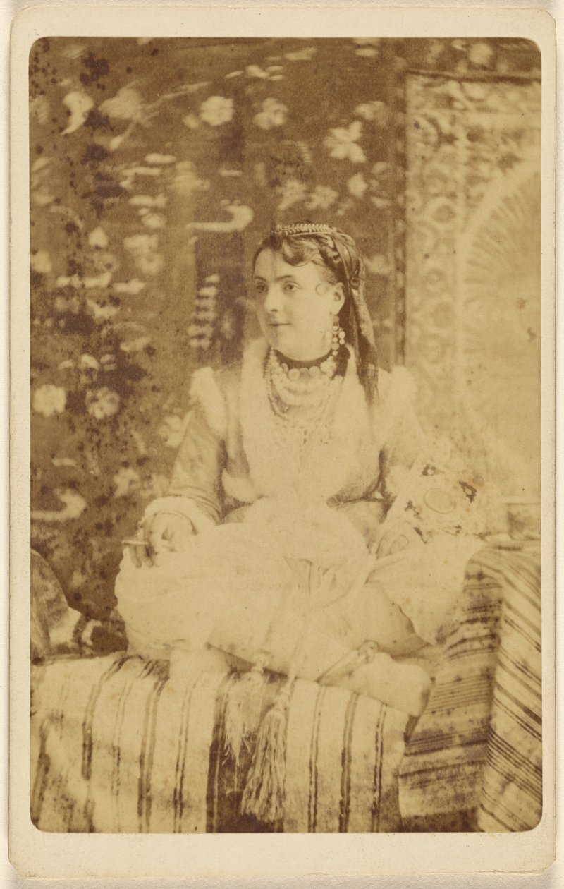 Tjerkessisk skønhed. af Centennial Photographic Co.