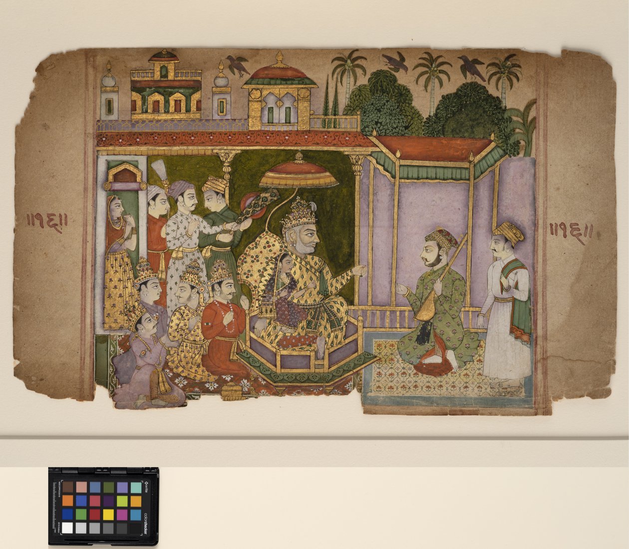 En konge og hoffolk lytter til en musiker, ca. 1750 (ugennemsigtig akvarel og guld på papir) af Central Indian School