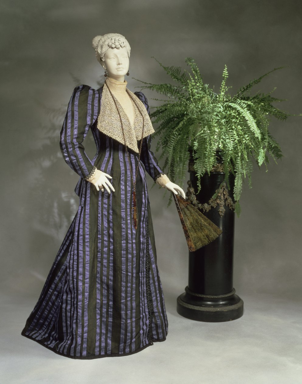 Receptionskjole ca. 1892 (tekstil) af Charles Frederick Worth