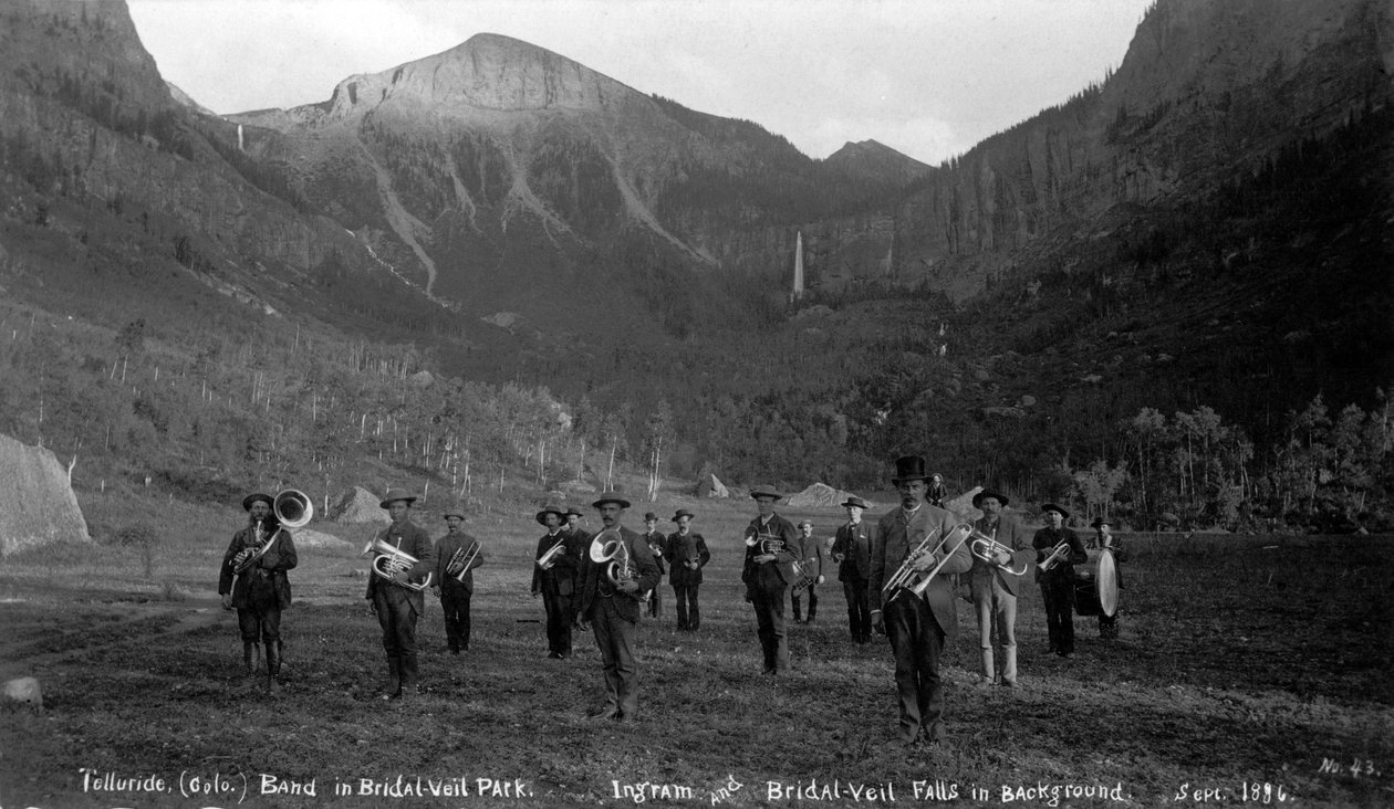 Telluride-band i Bridal Veil Park Ingram and Bridal Veil Falls, 1886 (bw-foto) af Charles Goodman