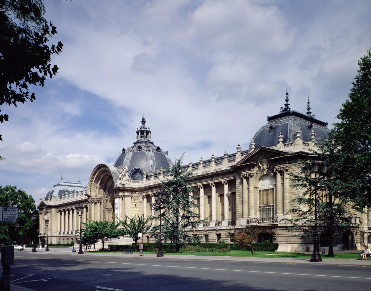 Udsigt over facaden af Petit-Palais, bygget i 1900 (se også 208662) af Charles Louis Girault