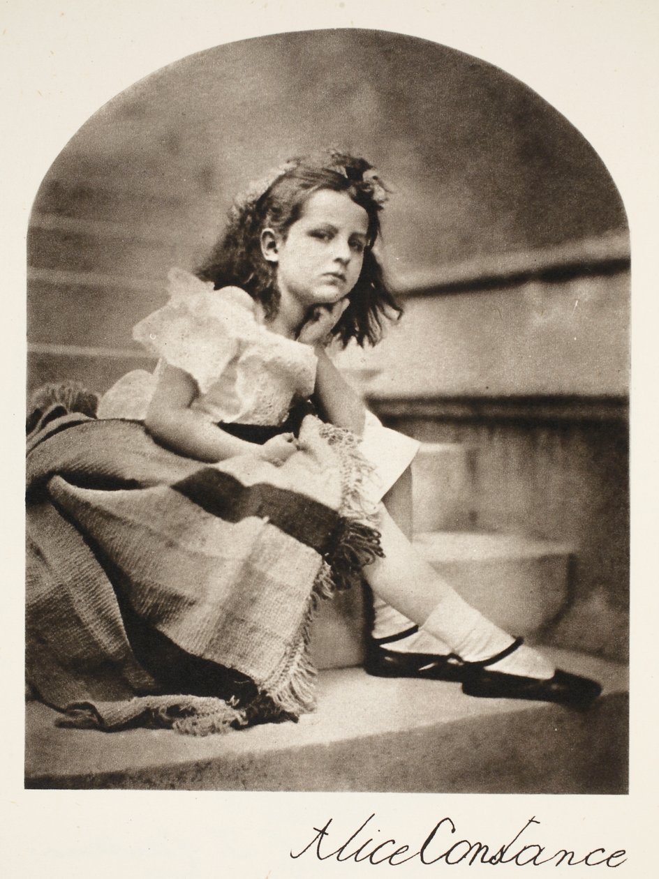 Alice Constance Westmacott, 9. juli 1864 (sepiafoto) af Charles Lutwidge Dodgson