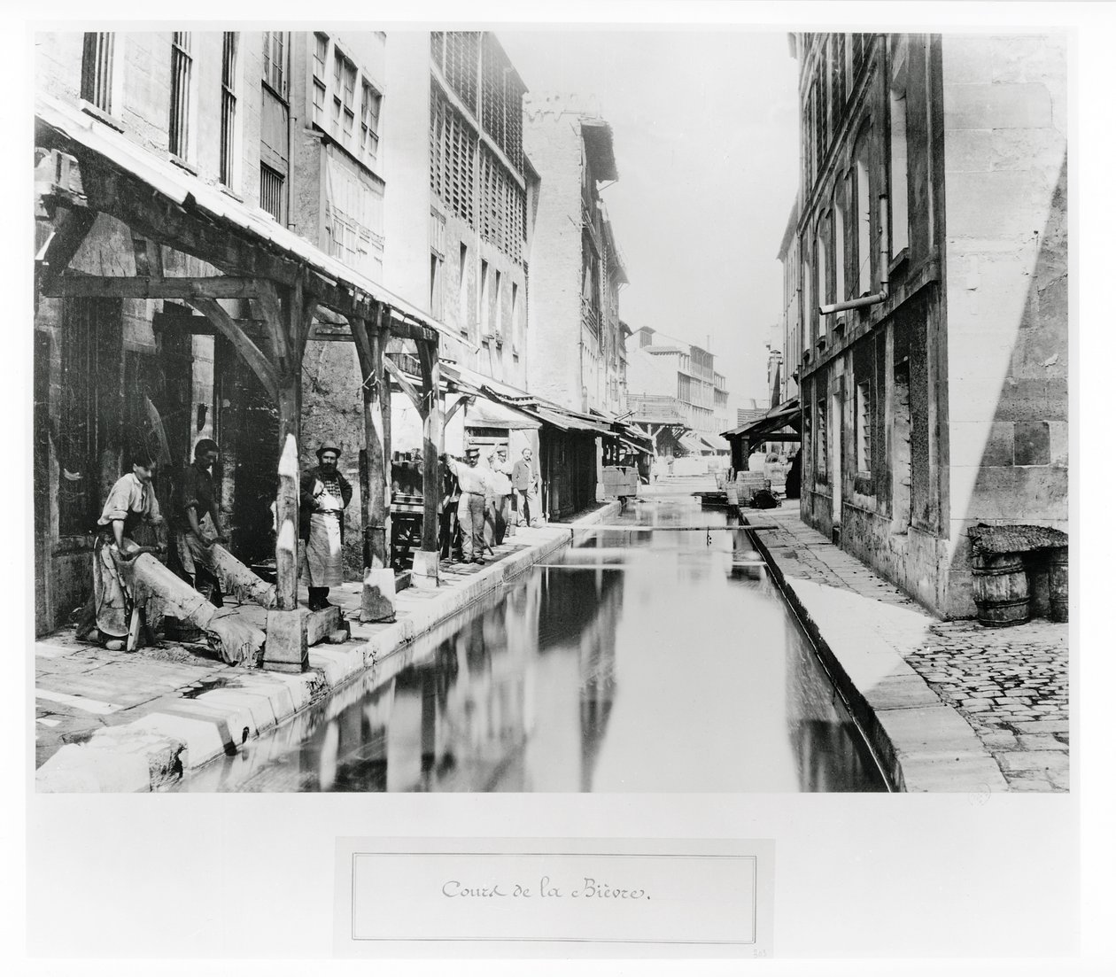 Bievre-kurset i Paris med garverier, 1858-78 af Charles Marville