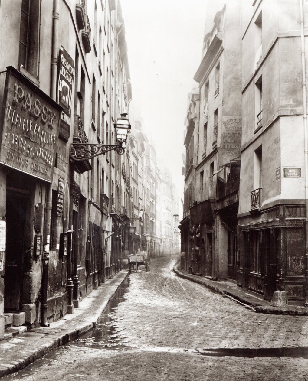Rue Aumaire, fra Rue Volta, Paris, 1858-78 af Charles Marville