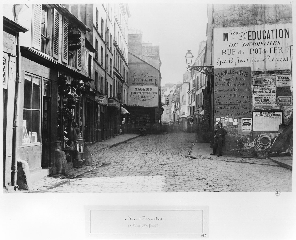 Rue Descartes, fra Rue Mouffetard, Paris, 1858-78 af Charles Marville
