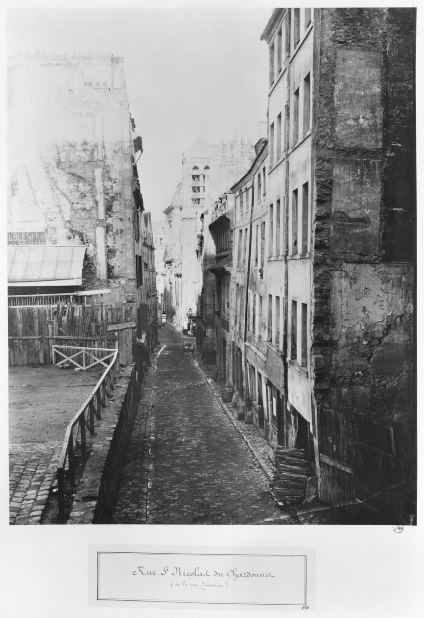 Rue Saint-Nicolas-du-Chardonnet, fra gaden Traversine, Paris, 1858-78 af Charles Marville