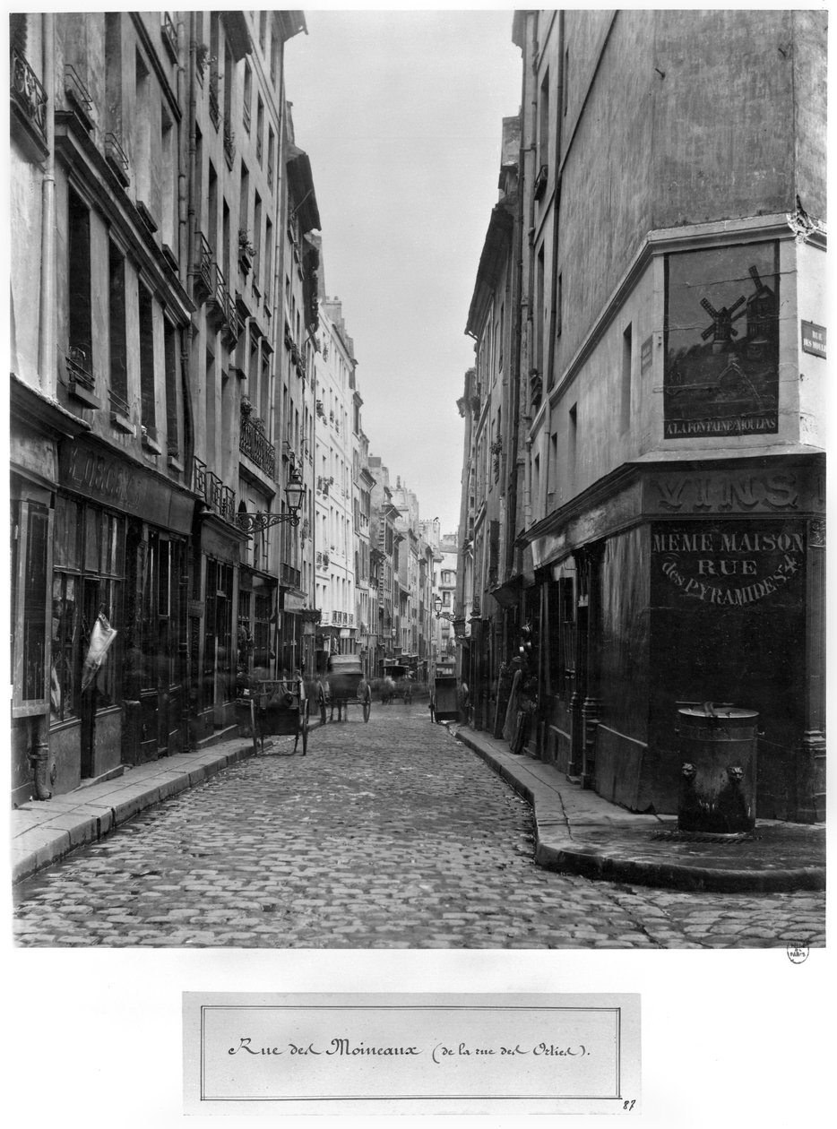 Rue des Moineaux, fra Rue des Orties, Paris, 1858-78 af Charles Marville