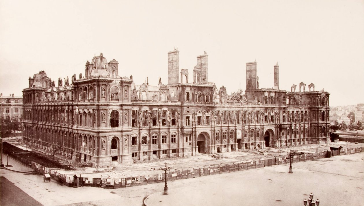 Stat i Hôtel de Ville i Paris efter branden led under oprørerne i Comuna af Charles Marville