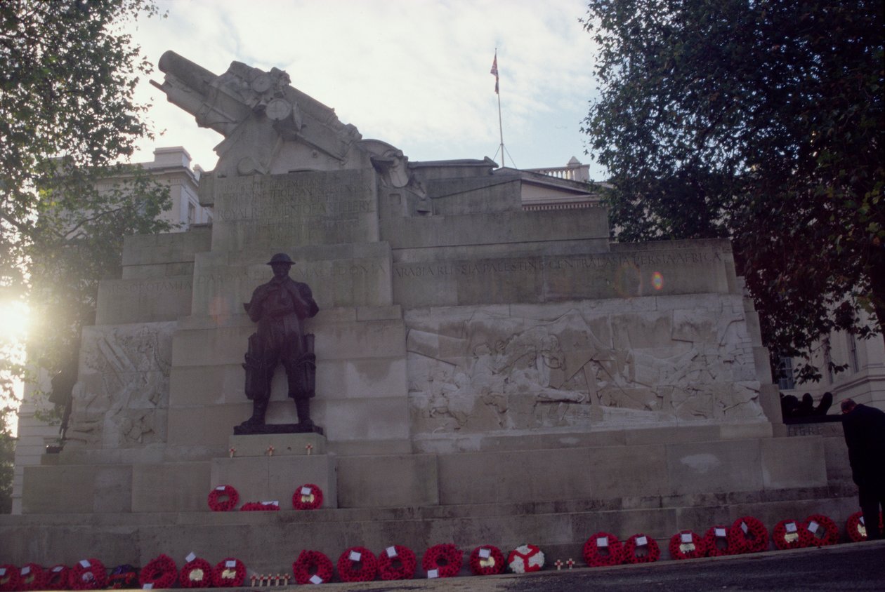 Sidebillede af Royal Artillery Memorial 1914-18, 1925 (bronze og Portland sten) af Charles Sergeant Jagger
