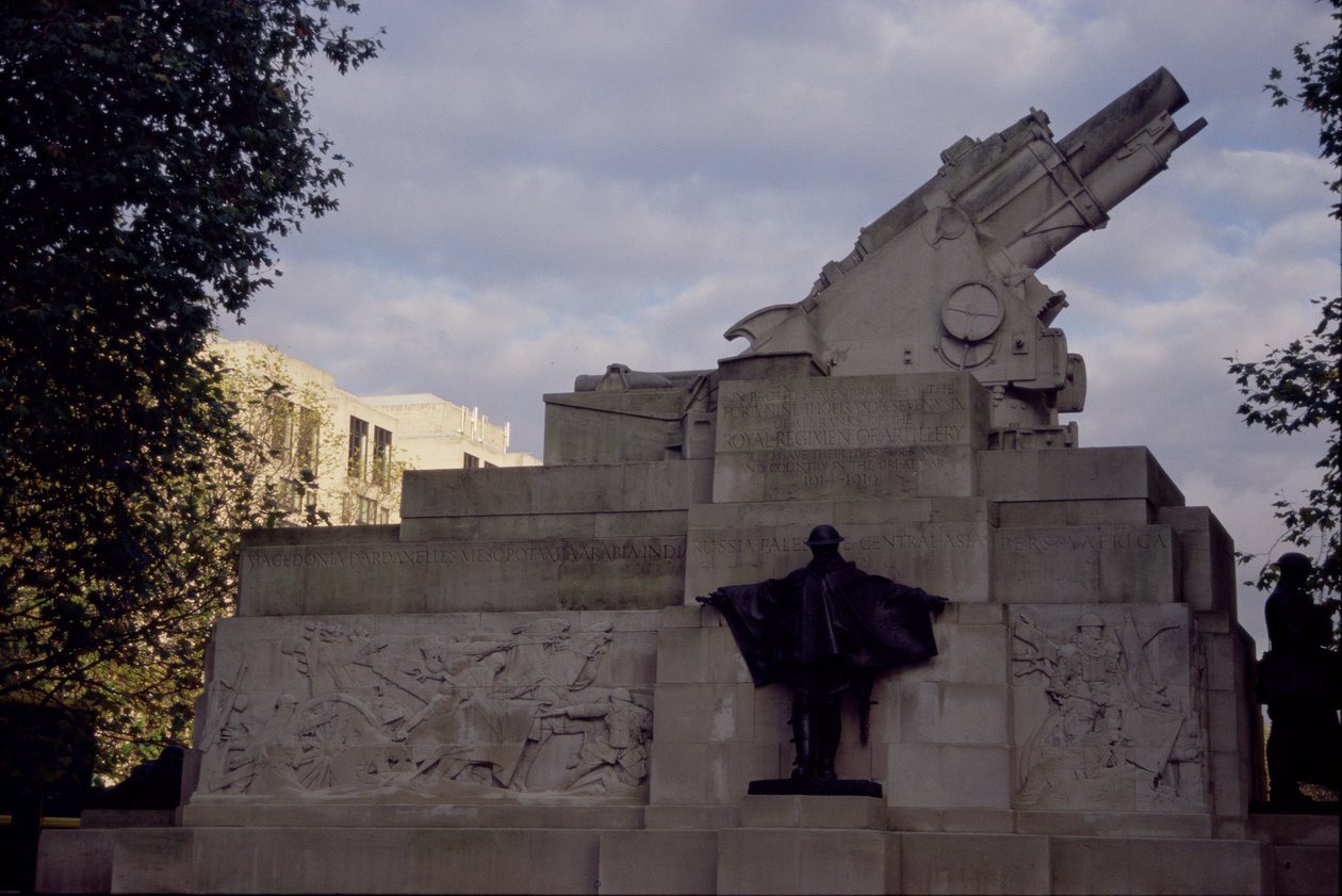Sidebillede af Royal Artillery Memorial 1914-18, 1925 (bronze og portland sten) af Charles Sergeant Jagger