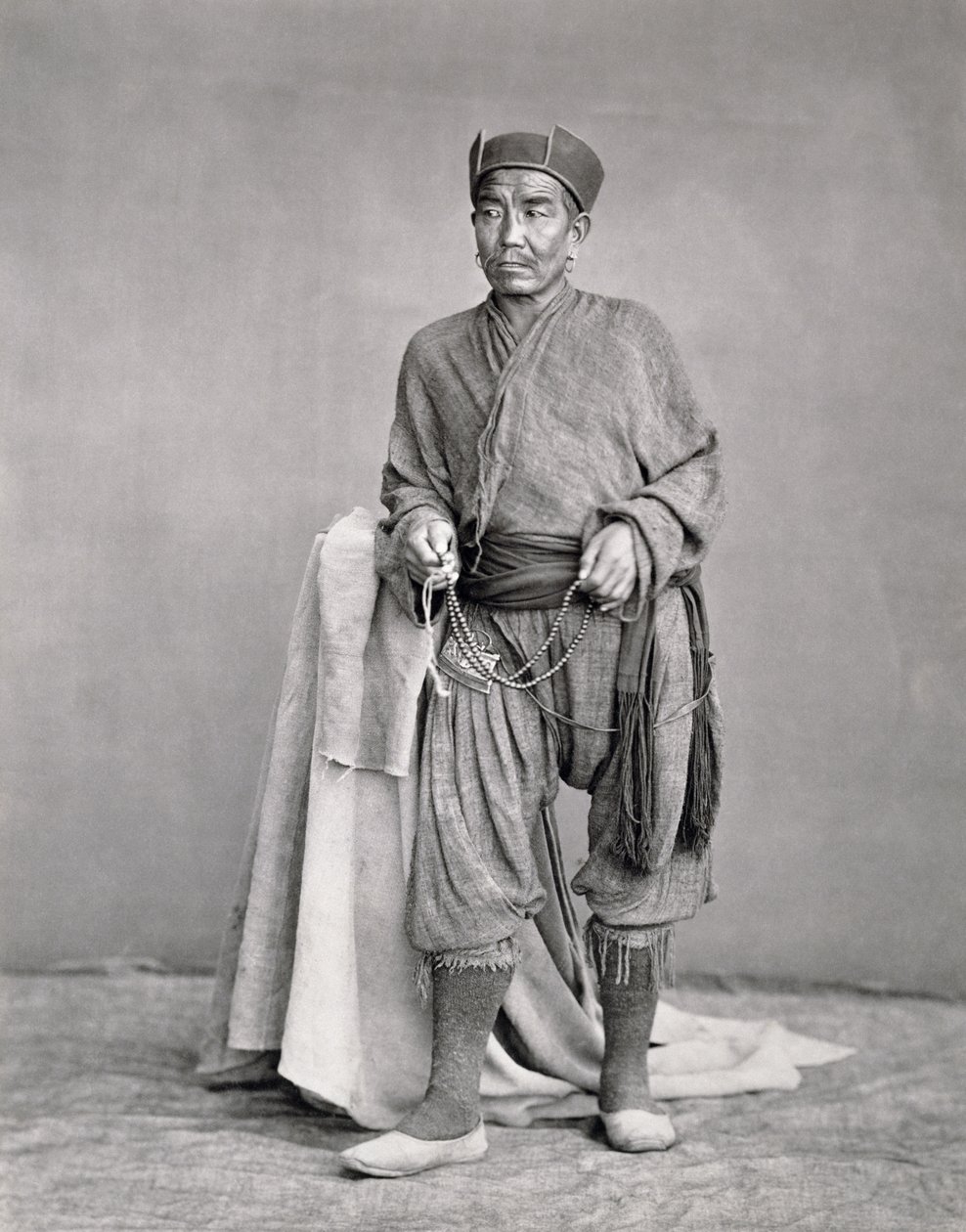Tibetansk lama, Tibet (albumenprint) af Charles Shepherd