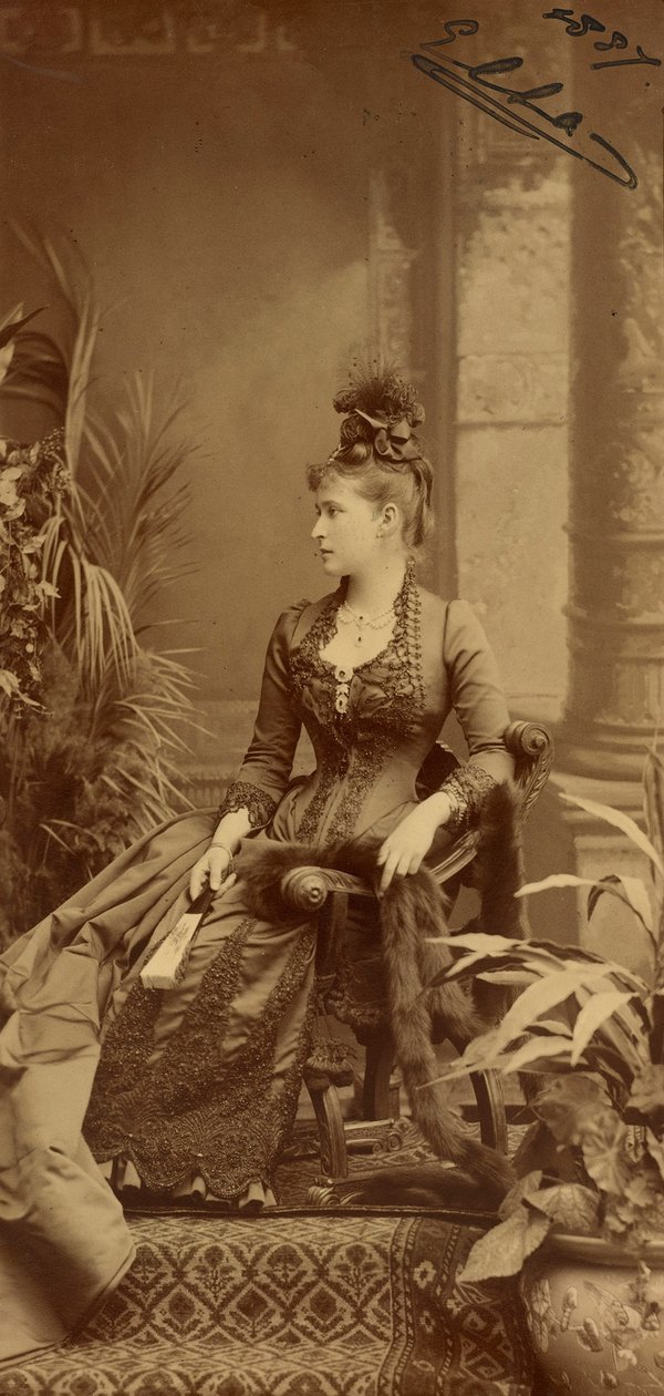 Elisabeth Fiodorovna de Russie (Elisabeth de Hesse Darmstadt) (1864-1918) -Portræt af storhertuginde Elizaveta Fyodorovna (1864-1918), prinsesse Elizabeth af Hessen og ved Rhinen, af Bergamasco, Charles (Karl) (1830-1896). Sølv gelatine fotografering af Charles Bergamasco