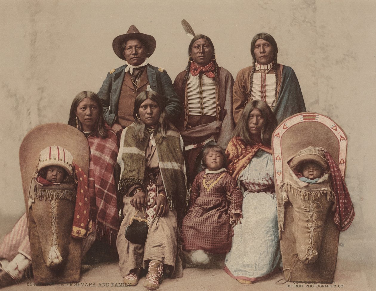 Ute-høvding Severo og familie, ca. 1885, udgivet 1899 (foto) af Charles A. Nast