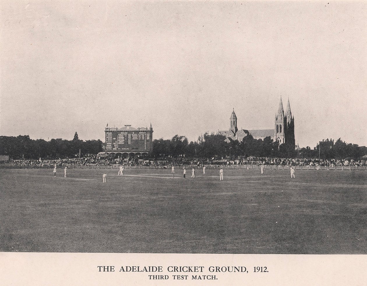 Adelaide Cricket Ground, tredje testkamp mellem Australien og England, 1912 af Charles Alfred Petts