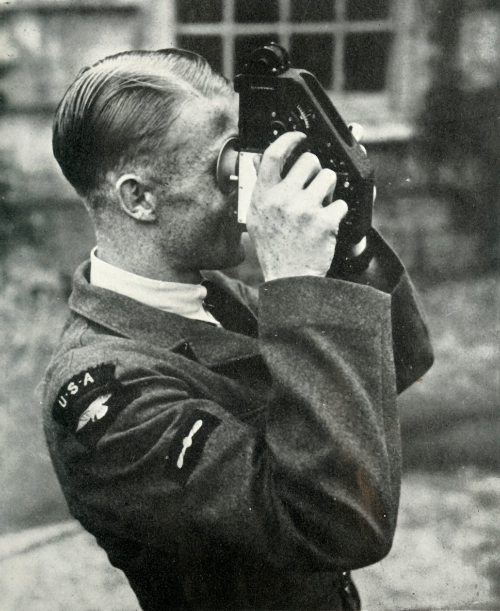 Flyver lærer navigation under Anden Verdenskrig, 1941. af Charles Brown