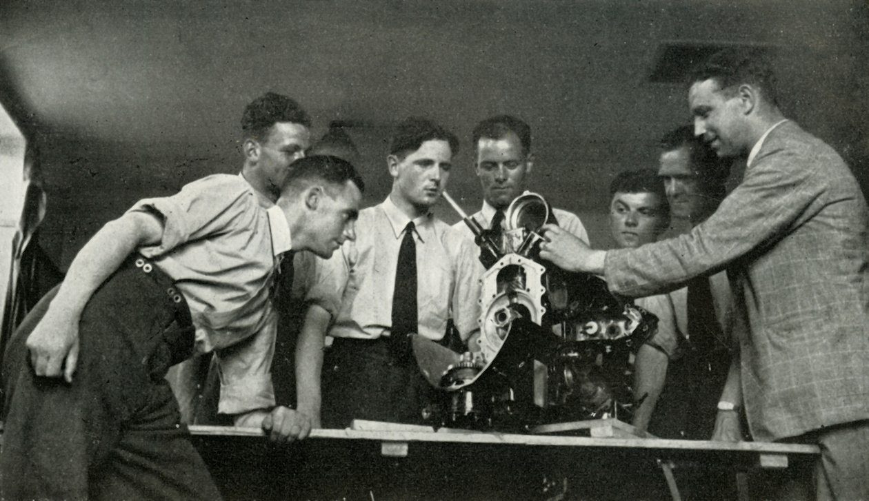 RAF-personel, der modtager flyvemotorinstruktion, 1941. af Charles Brown