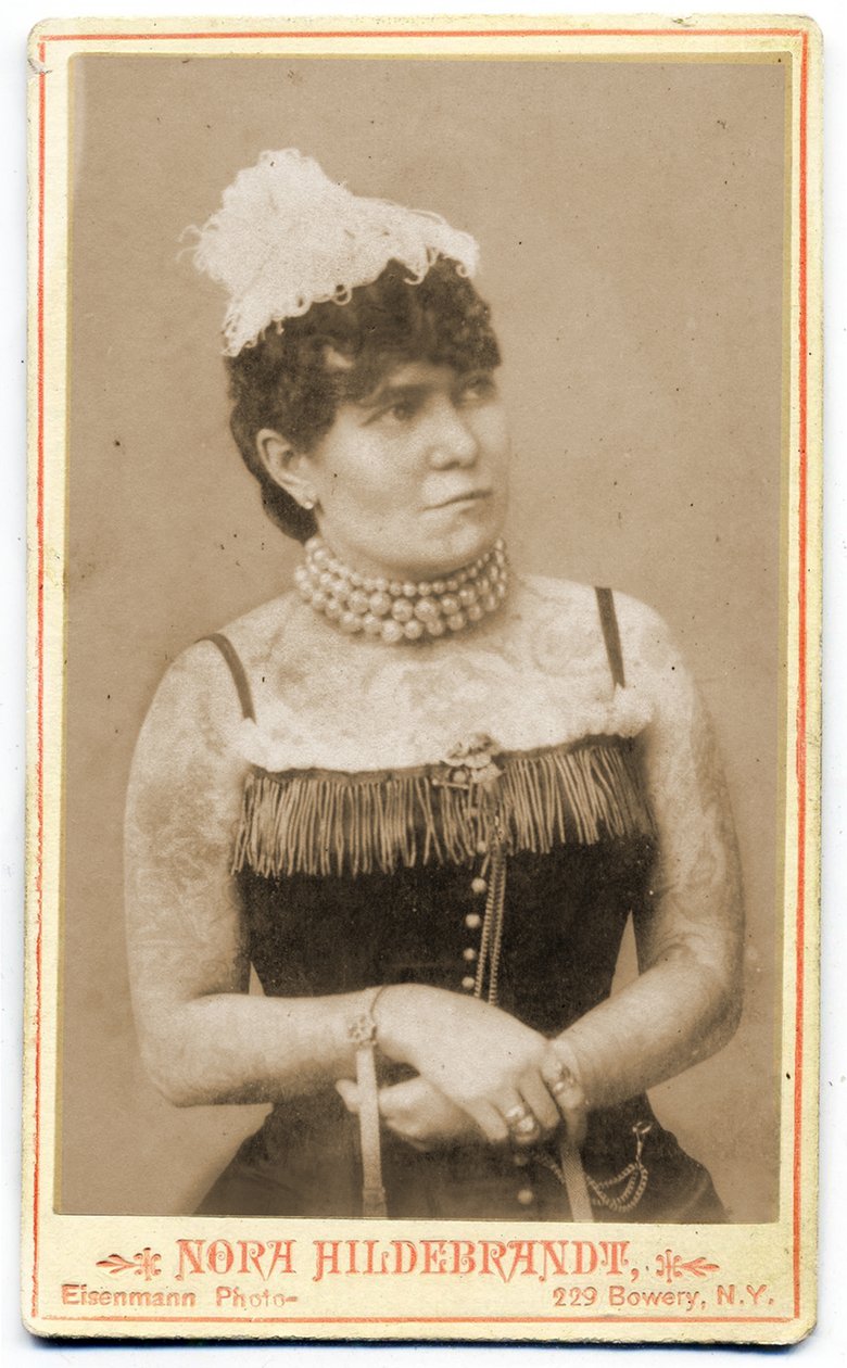 Portræt af Nora Hilderbrandt, ca. 1893 (foto fra kabinettet) af Charles Eisenmann